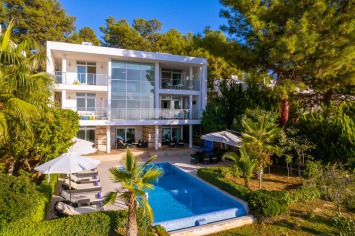 4 bedroom villa in Islamlar / Uzumlu for holiday rental