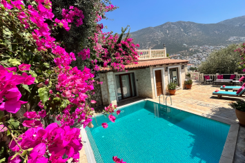 2 bedroom villa with pool for holiday rental in Kalkan