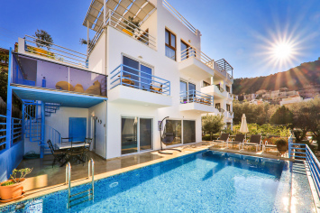 A 2 bedroom apartment in Kalkan with own pool