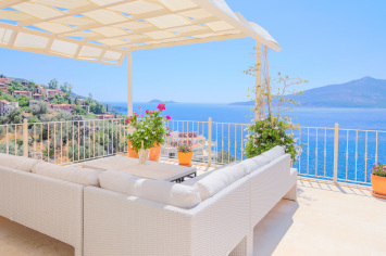 A 3 bedroom apartment in Kalkan with own pool