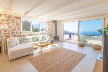 A 2 bedroom apartment in Kalkan with own pool